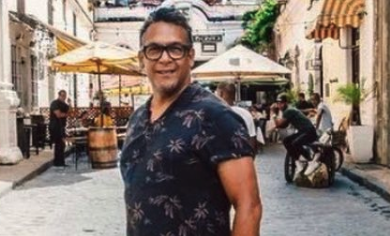 El cantante y pastor René González será sometido a cirugía tras sufrir una caída el fin de semana